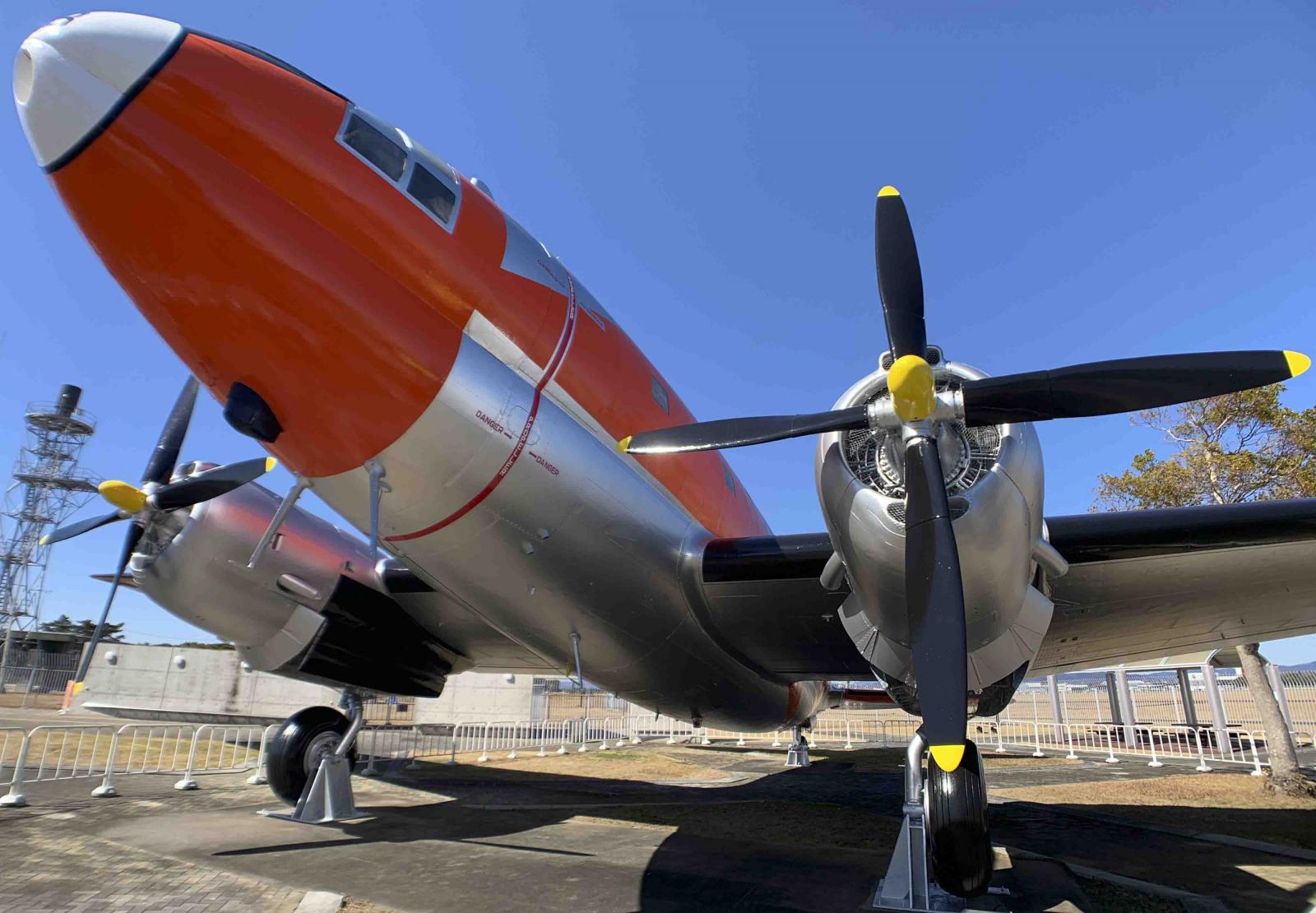 エアパーク（航空自衛隊浜松広報館）で、常設展示飛行機C-46の